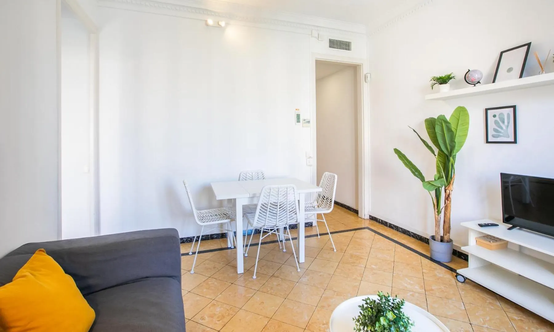 31Par1110 - Mediterranean Style Apartment Barcelona